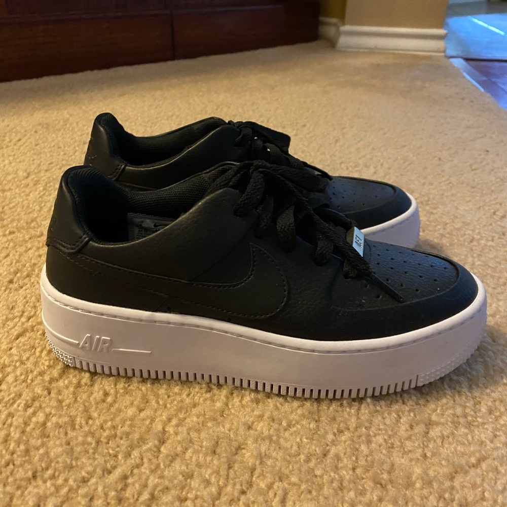 Nike sage lows in wonderful condition!!